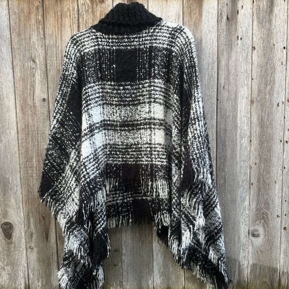 Express Black White Plaid Cowl Neck Cape NWOT - Picture 4 of 5
